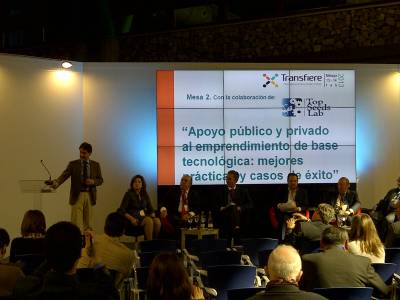 Álvaro Simón participa en la mesa de Emprendimiento y Creación de Empresas en el Foro Transfiere